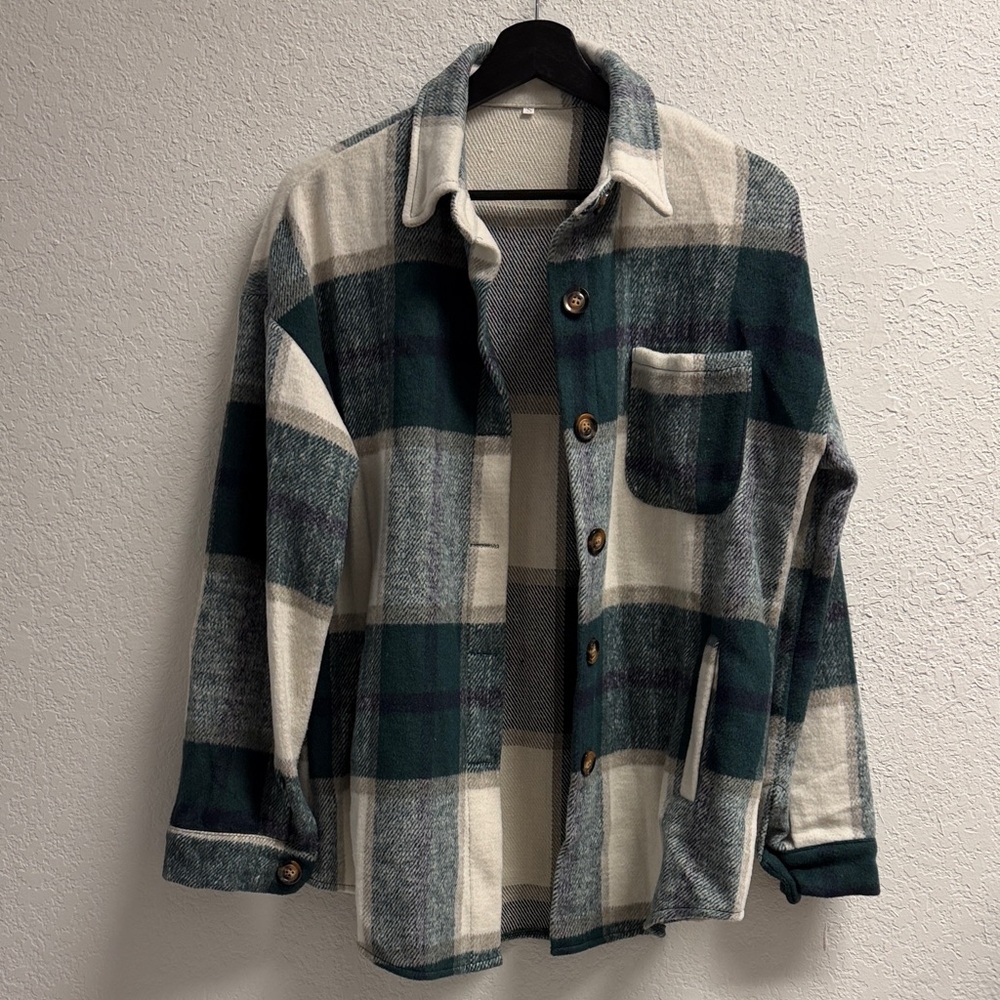 NWOT Shacket Plaid Oversized Shacket Button-Up Shirt in Green and Cream Navy SM